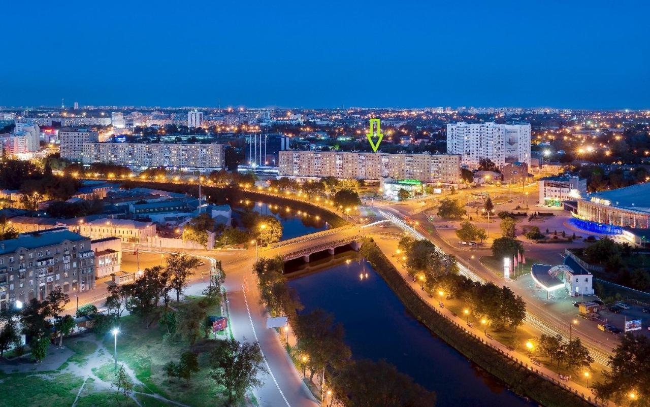 Appartement Apart Na Himnaziinoi Naberezhnii à Kharkiv Extérieur photo